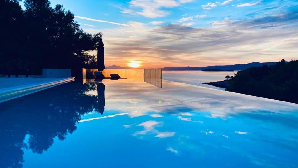 Holiday Hvar Vrbanj Exterior foto