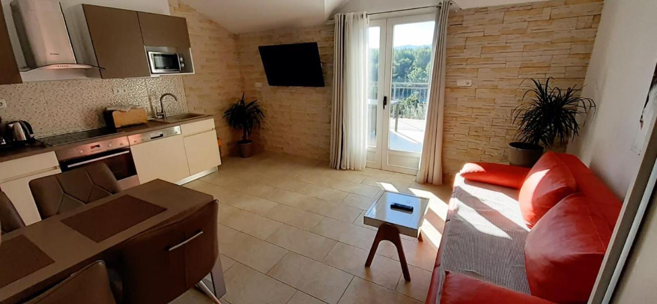 Holiday Hvar Vrbanj Exterior foto