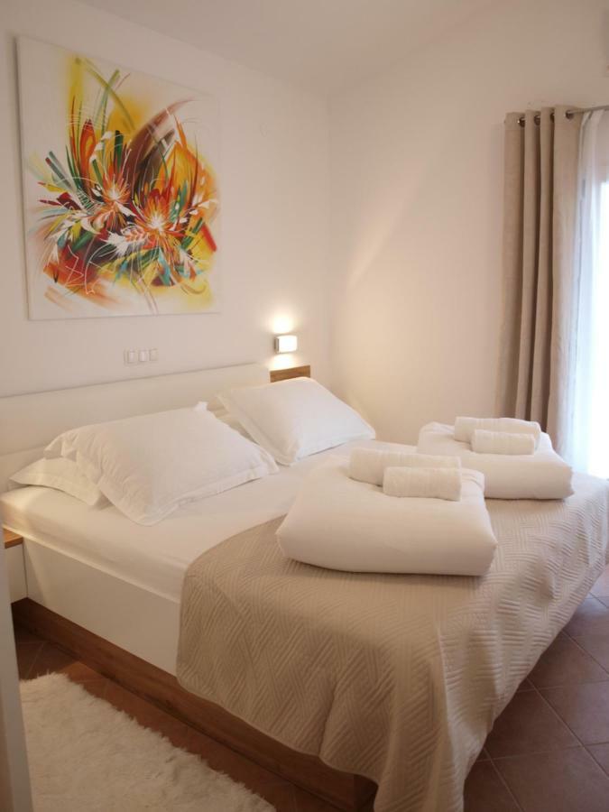 Holiday Hvar Vrbanj Exterior foto