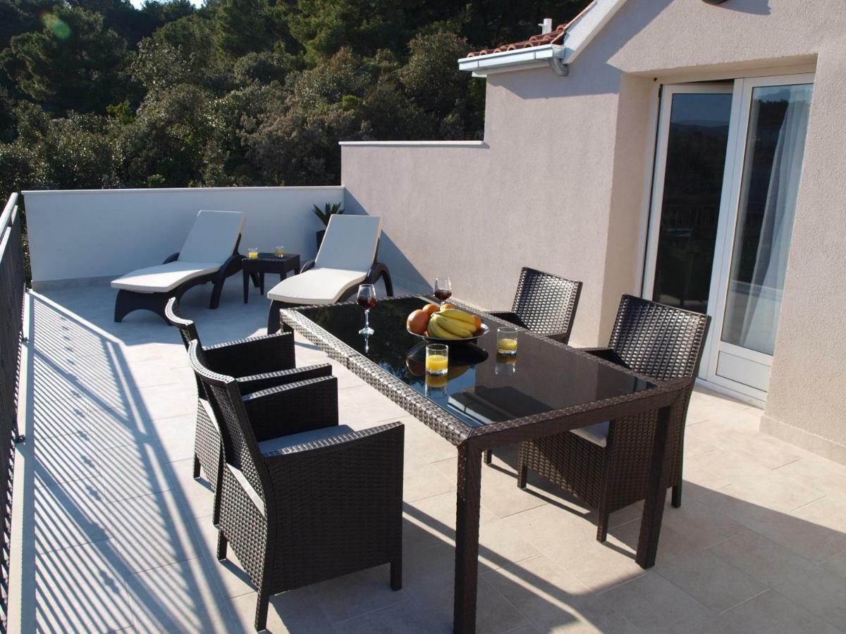 Holiday Hvar Vrbanj Exterior foto