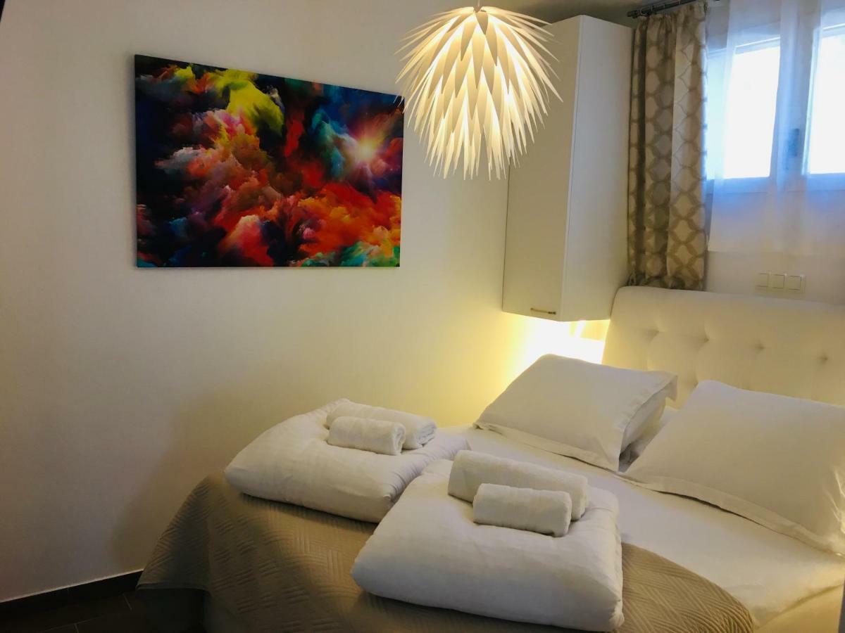 Holiday Hvar Vrbanj Exterior foto